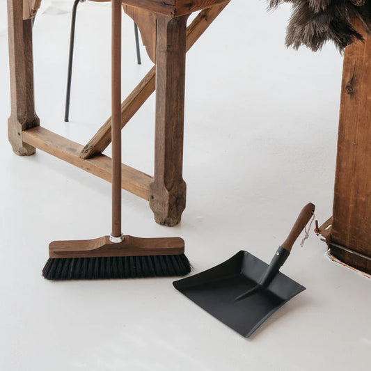 Andrée Jardin Metal dustpan and brush set with ash handles