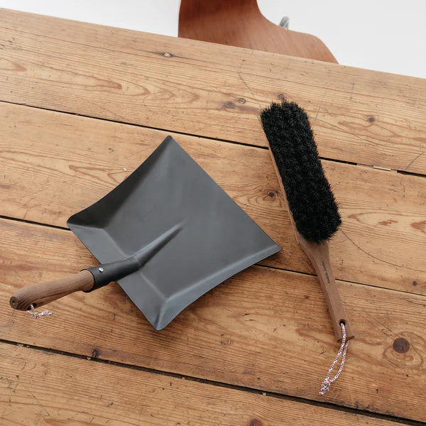 Andrée Jardin Metal dustpan and brush set with ash handles